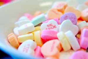 https://unsplash.com/search/photos/candy-hearts?modal=%7B%22tag%22%3A%22CreditBadge%22%2C%22value%22%3A%7B%22userId%22%3A%224lPs89CvYW0%22%7D%7D